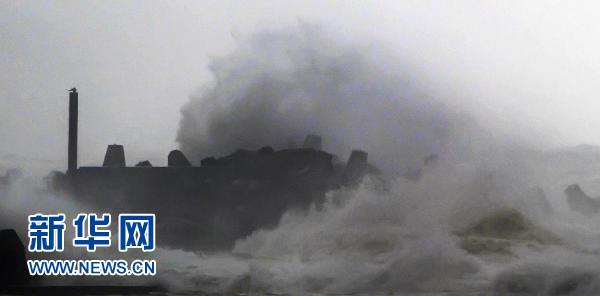 臺(tái)風(fēng)“凡亞比”登陸臺(tái)灣(圖)