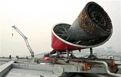 鳥巢奧運主火炬塔正式開拆 不影響鳥巢國慶游(圖)