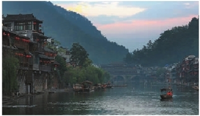 國慶不出遠門 照樣泡溫泉、賞山水、游新村