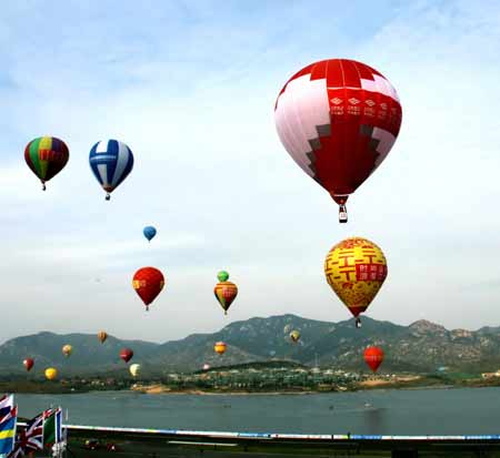 2010中國國際航空體育節(jié)表演精彩紛呈（二）