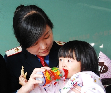 昆鐵“彩云之花”國慶綻放