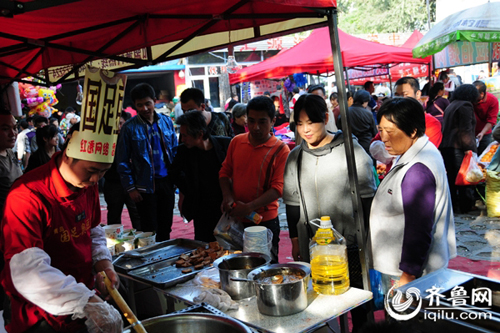 “國足臭豆腐”火爆全城