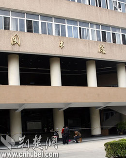 武科大圖書(shū)管理員閱覽室砍殺學(xué)生 警方已介入