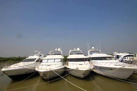 亞洲主流媒體代表團(tuán)參觀珠海太陽(yáng)鳥(niǎo)游艇制造廠