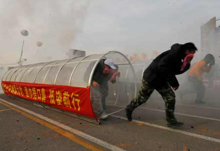 萬余“義務消防員”大演練 打造第一滅火力量