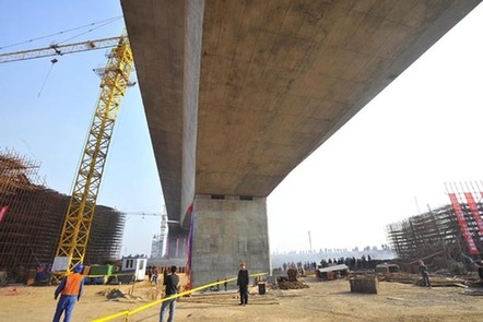 長平高速公路跨線轉體橋成功轉體