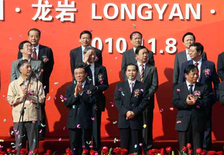 海峽兩岸機(jī)械產(chǎn)業(yè)博覽會(huì)開幕 周鐵農(nóng)吳伯雄祝賀