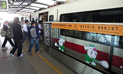 廣州取消亞運(yùn)公交地鐵免費(fèi)首日秩序井然