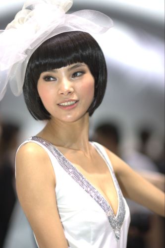 中國模特收入大揭秘 頂級車模每分鐘賺10元(圖)