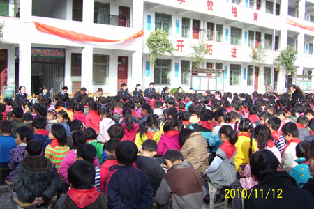 商丘公安機關民警走進校園開展冬季普法教育活動