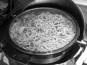 “團奴”揭低價團購真相:牛排小到不用刀切(圖)