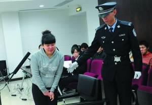 高學(xué)歷人造美女和多人戀愛(ài) 詐騙17萬(wàn)余元