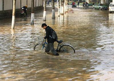 鄭州水廠主管道發生爆裂 西南部停水80萬人受影響