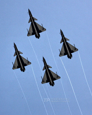 珠海航展精彩瞬間：殲10戰(zhàn)機(jī)上演“空中芭蕾”