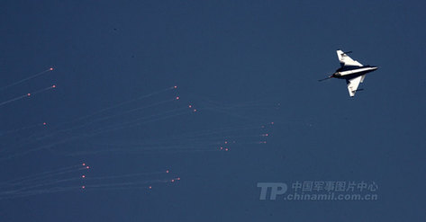 珠海航展精彩瞬間：殲10戰機上演“空中芭蕾”