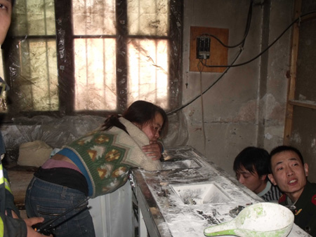 聾啞女子手臂誤進攪面機 焦作消防爭分奪秒解危難