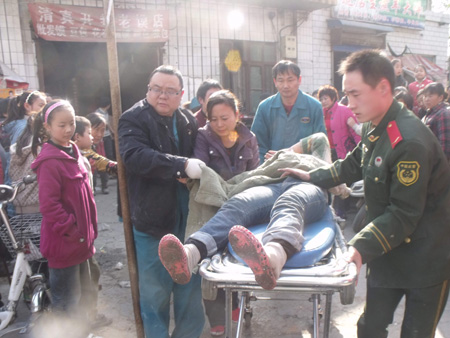 聾啞女子手臂誤進攪面機 焦作消防爭分奪秒解危難