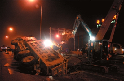 北京西三環主路塌陷（組圖）