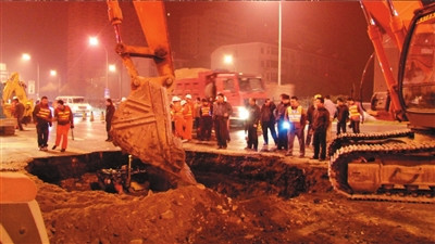 北京西三環主路塌陷（組圖）