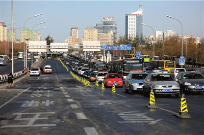 北京西三環主路塌陷（組圖）