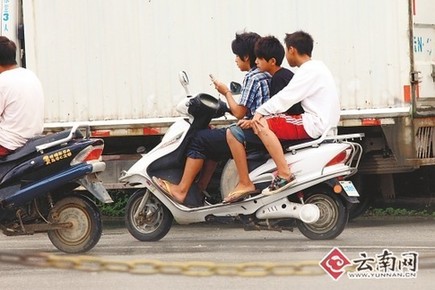 電動車頻繁上演“七宗罪” 網(wǎng)友戲稱“特權(quán)車”