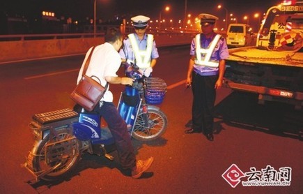 電動車頻繁上演“七宗罪” 網(wǎng)友戲稱“特權(quán)車”
