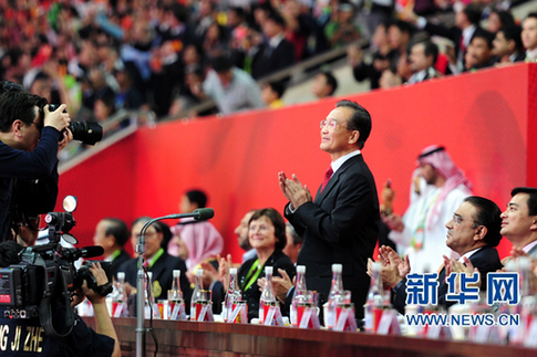 第十六屆亞洲運(yùn)動會在廣州隆重開幕 溫家寶出席開幕式并宣布本屆亞運(yùn)會開幕