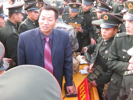 眾企業(yè)組團(tuán)赴駐商某部隊“納賢”