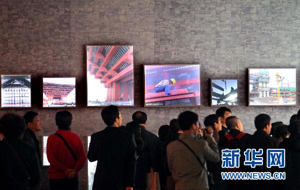 世博會中國館續(xù)展首日場面火爆