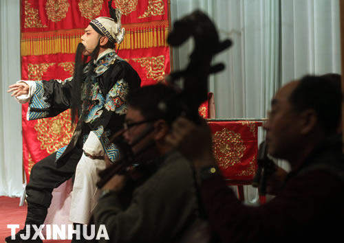 津門大學生演繹國粹魅力