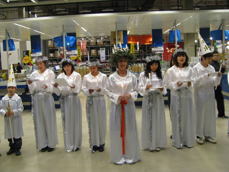 瑞典傳統節日圣·露西亞節活動在沈陽宜家舉行