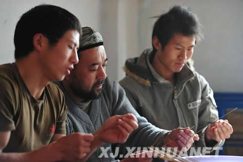 網絡紅人阿里木:30多萬串羊肉串串起的“慈善家”