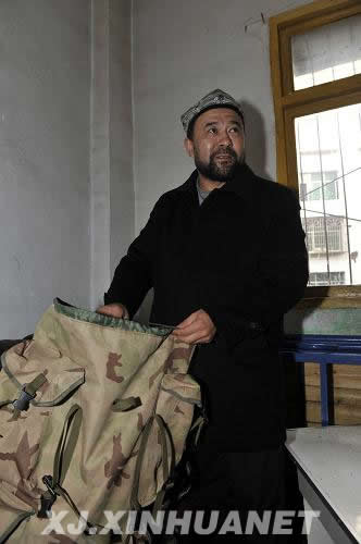 網(wǎng)絡(luò)紅人阿里木：30多萬串羊肉串串起的“慈善家”