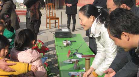 沈丘藉一女企業(yè)家愛心無限將價(jià)值50余萬元精美圖書贈(zèng)家鄉(xiāng)