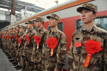 福建歡送今冬首批460名新兵離榕