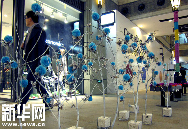 上海商場(chǎng)競(jìng)扮環(huán)保“新年裝”