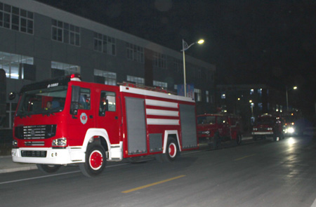 漯河舉辦“大跨度大空間”夜間滅火實戰演練