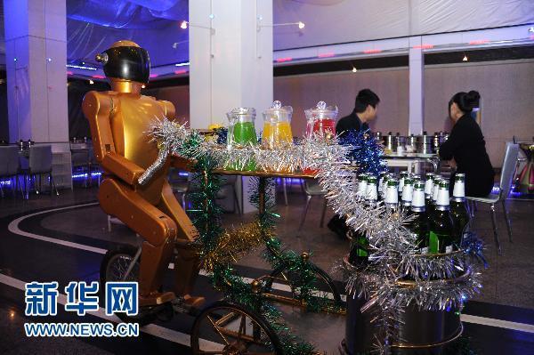 濟南出現機器人餐廳(組圖)