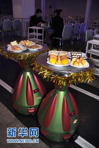 濟(jì)南出現(xiàn)機(jī)器人餐廳(組圖)