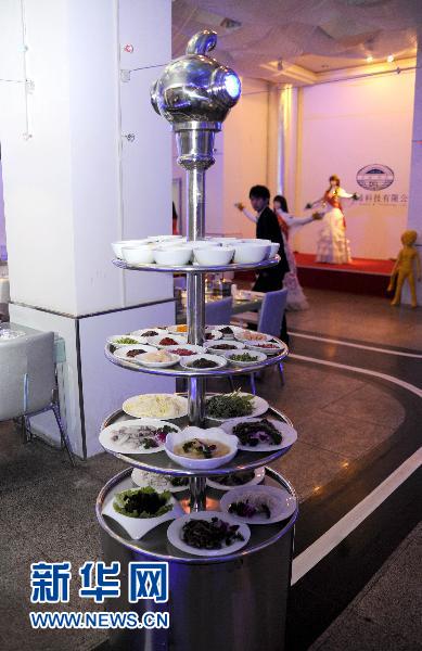 濟南出現機器人餐廳(組圖)