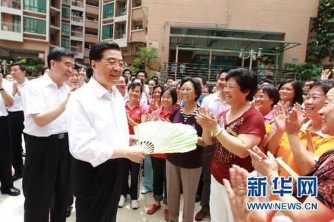 與人民在一起——中國(guó)領(lǐng)導(dǎo)人的一年足跡