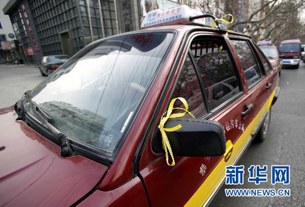 泰安社會各界自發悼念犧牲民警(圖)