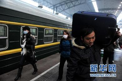 武廣高鐵回應(yīng)降速質(zhì)疑 稱速度暫時讓位安全