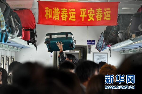 武廣高鐵回應(yīng)降速質(zhì)疑 稱速度暫時(shí)讓位安全