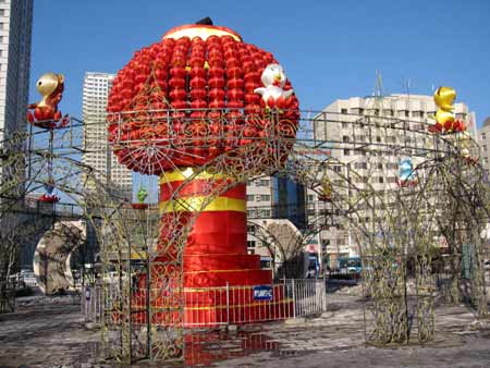 煙臺(tái)街頭掛起大紅燈籠年味越來越濃