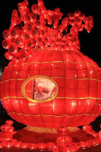 火紅花燈為港城煙臺春節添彩[組圖]