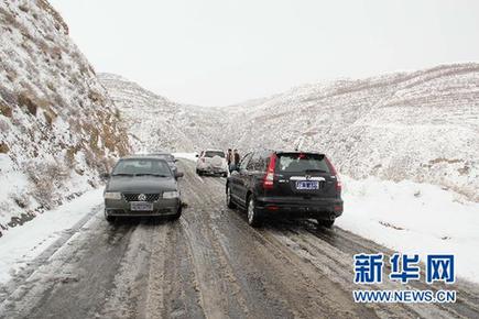 甘肅臨夏四月出現降雪天氣(圖)