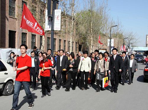 衛(wèi)生部倡導每月11日為“步行日”(圖)