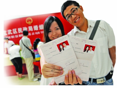 民政部擬推“婚禮式頒證” 改變“輕登記、重婚宴”