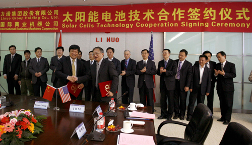 中國力諾集團(tuán)與美國IBM公司簽署太陽光伏技術(shù)合作協(xié)議